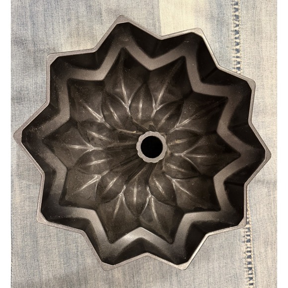 Nordic Ware STAR Bundt Cake Pan Heavy Cast Aluminum USA Made EUC - Picture 4 of 5